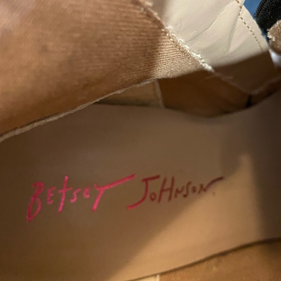 Betsey Johnson Kassie Black Suede Ankle Boots size 8 - Picture 13 of 13